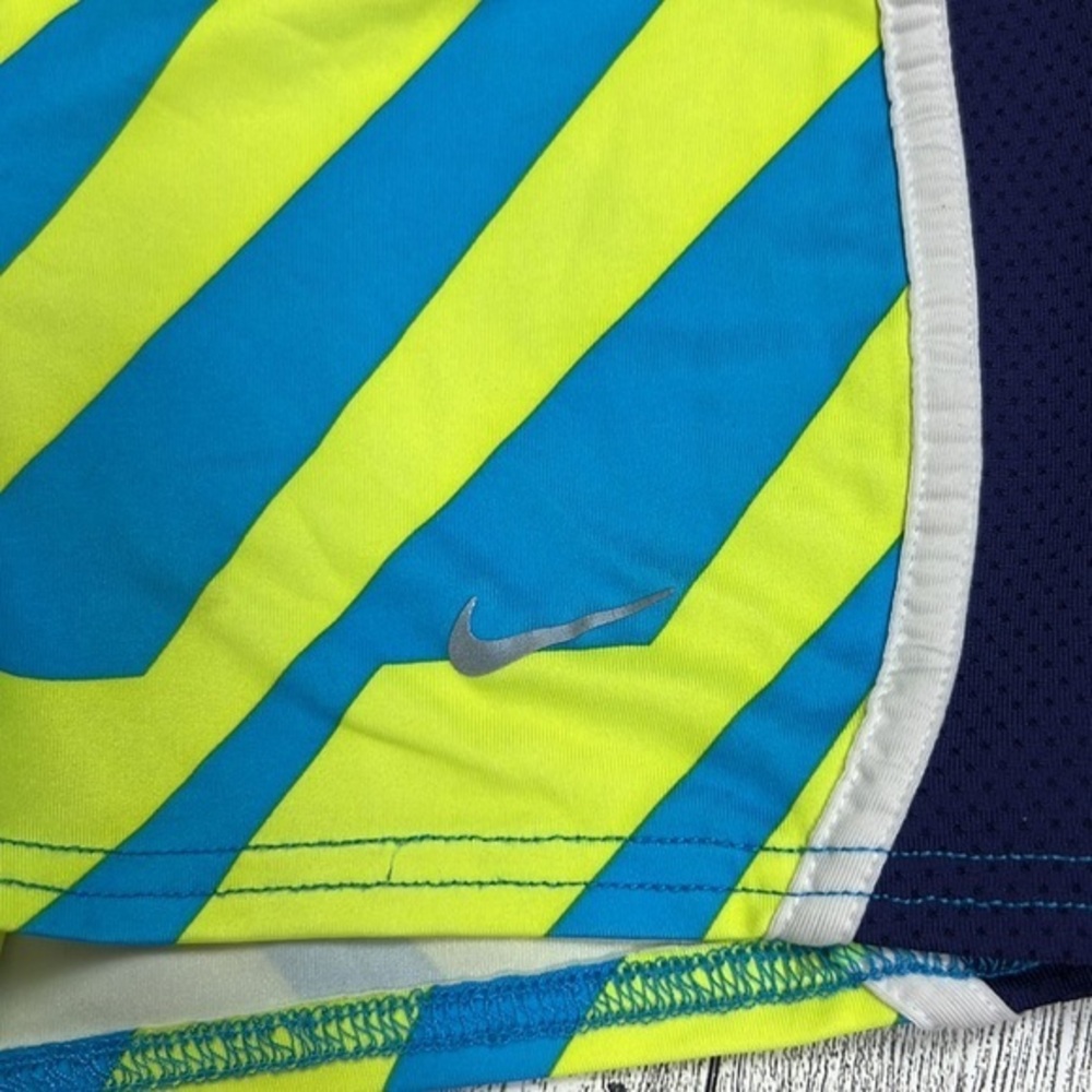 Nike - Picture 2 of 6